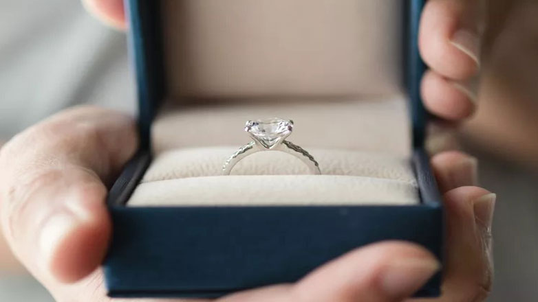 Δικαστική μάχη για ένα δαχτυλίδι αξίας 70.000 δολαρίων στη Μασαχουσέτη των ΗΠΑ