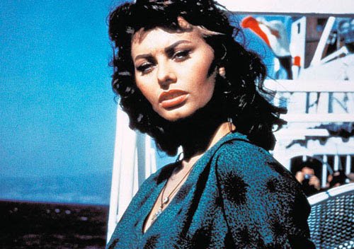 Σοφία Λόρεν: 90άρισε και παραμένει αιώνιο ερωτικό σύμβολο - Τα δύσκολα παιδικά χρόνια, η Ύδρα και η παγκόσμια αναγνώριση