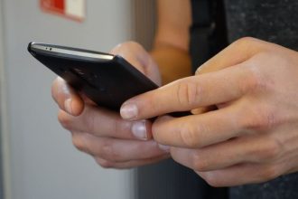 Έπεισαν 13χρονο ότι η μητέρα του σκότωσε παιδί σε τροχαίο και του πήραν 2.500 ευρώ και κοσμήματα