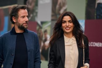 Στο Λονδίνο ο Κωστής Μαραβέγιας για επαγγελματικούς λόγους - Μαζί του η Τόνια Σωτηροπούλου