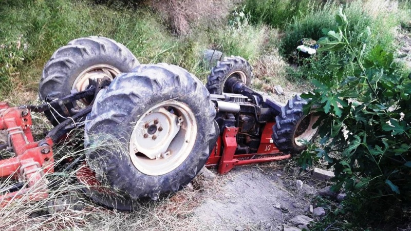 Χωρίς τις αισθήσεις του άνδρας μετά από εκτροπή τρακτέρ