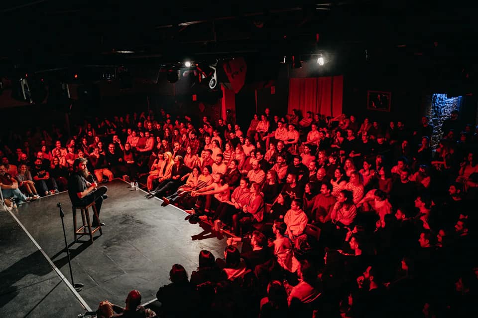 «Stand up comedy in broken English»-Ο διεθνής ταξιδιώτης κωμικός Victor Patrascan, εμφανίζεται στην Πάτρα