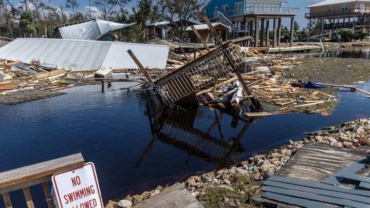ΗΠΑ: Τουλάχιστον 91 νεκροί από το πέρασμα του τυφώνα «Ελίν»