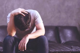 23χρονος στη Θεσσαλονίκη κατήγγειλε πως τον βίασαν δύο άνδρες, έβγαλαν βίντεο και το ανέβασαν στο διαδίκτυο