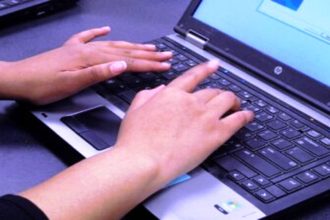 Ισπανία: Απάτη αξίας 325.000 ευρώ σε βάρος δύο γυναικών από επιτήδειους που παρίσταναν τον Μπραντ Πιτ στο διαδίκτυο