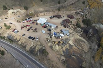 Λιμενεργάτες στον Πειραιά εμπόδισαν πλοίο να φορτώσει κοντέινερ με πολεμοφόδια για το Ισραήλ