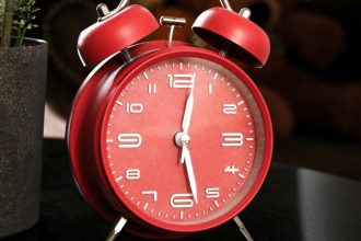 Από σήμερα τα ξημερώματα άλλαξε η ώρα