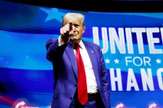 Reuters: Θύμα Ιρανών χάκερ ο Τραμπ - Κατηγορίες ότι διακινούνται κλεμμένα email του