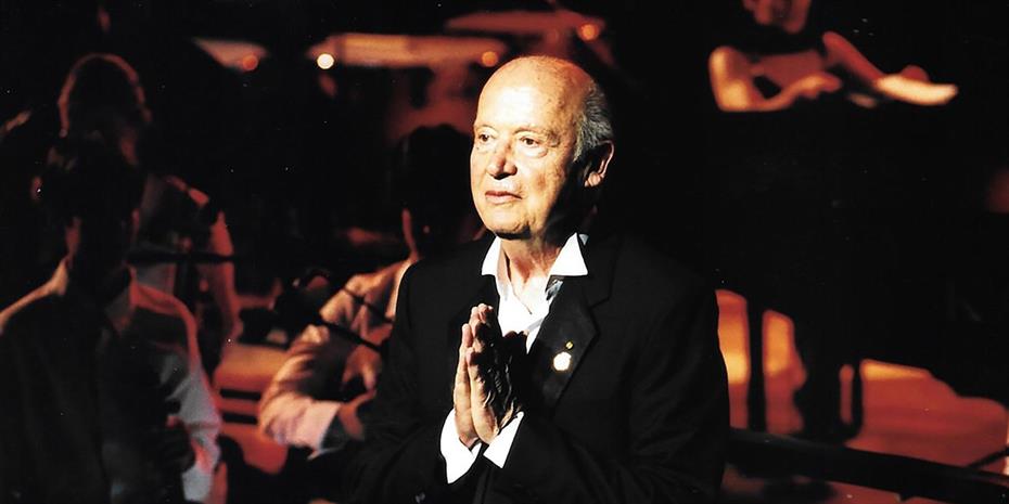 Μίμης Πλέσσας: Σε λαϊκό προσκύνημα η σορός του - Το μεσημέρι η κηδεία του κορυφαίου μουσικοσυνθέτη