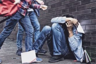 Στοιχεία σοκ για την ανήλικη παραβατικότητα: 10.485 παιδιά - δράστες μέσα σε 9 μήνες