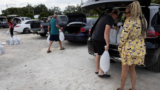 Εκκενώνεται η Φλόριντα από την έλευση του τυφώνα Μίλτον – Δήμαρχος προειδοποιεί: Αν μείνετε, θα πεθάνετε