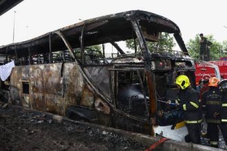 Ταϊλάνδη: Φωτιά σε σχολικό λεωφορείο – Φόβοι για 25 νεκρούς