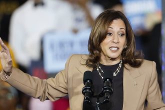 Η Κάμαλα Χάρις απαντά στον Ντόναλντ Τραμπ: Θα έκανα τεστ νοημοσύνης, τον προκαλώ να κάνει το ίδιο