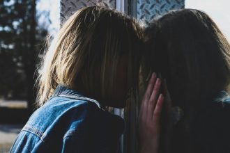 Καταγγελία για βιασμό 14χρονης από δύο άνδρες - Την απειλούσαν με βίντεο