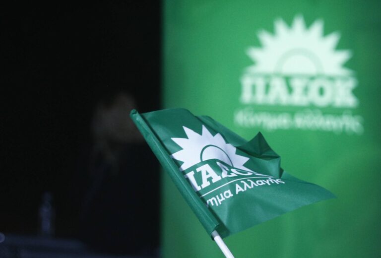 Εκλογές ΠΑΣΟΚ: Πάνω από 300.000 η συμμετοχή - Τα πρώτα αποτελέσματα