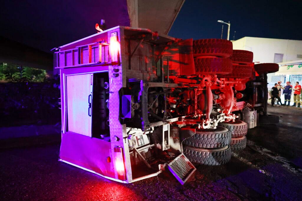 Tροχαίο δυστύχημα με νεκρό πυροσβέστη - Δύο τραυματίες (ΦΩΤΟ)