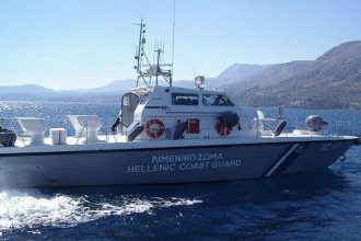 Εγκλωβίστηκαν στα βράχια 26 μετανάστες