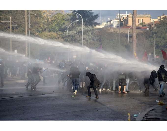 Ιταλία: Επεισόδια στη διαδήλωση στη Ρώμη υπέρ του παλαιστινιακού λαού