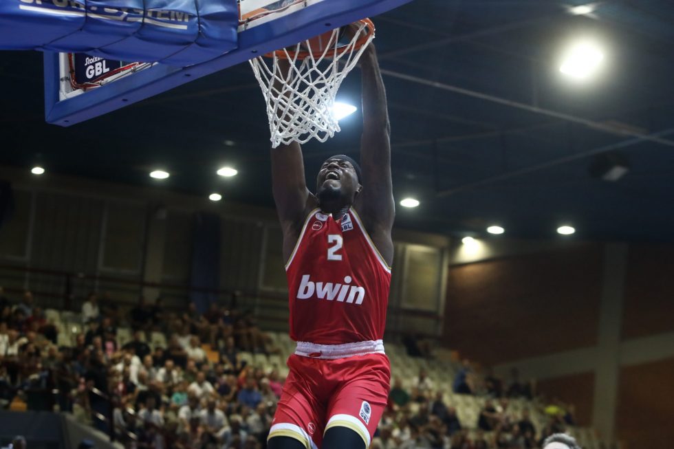 Τροχαίο με ανατροπή δύο οχημάτων