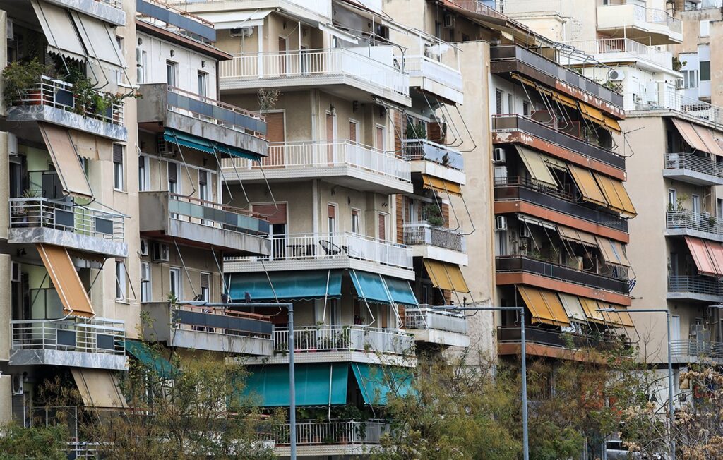 Ακίνητα: Προς «πάγωμα» αντικειμενικές αξίες και φόρος υπεραξίας - Τι θα ισχύσει με την έκπτωση στον ΕΝΦΙΑ