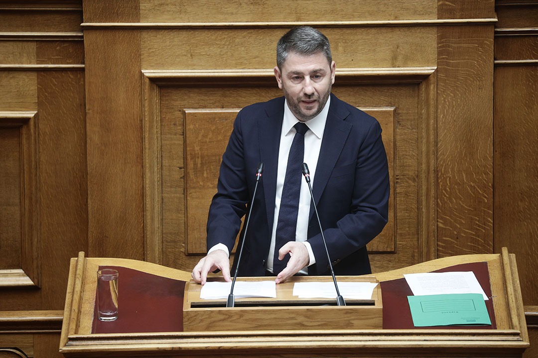 Μάχη στη Βουλή - Ανδρουλάκης: Θα σας ανοίξουμε την πόρτα εξόδου από το Μαξίμου - Μητσοτάκης: Ελάτε με φόρα