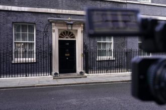 Βρετανία για την επίθεση του Ιράν στο Ισραήλ: Καταδικάζουμε πλήρως τις ενέργειες