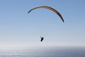 Άτομο που έκανε «παραπέντε» έπεσε στη Θέρμη - Έχει βρεθεί χωρίς τις αισθήσεις του