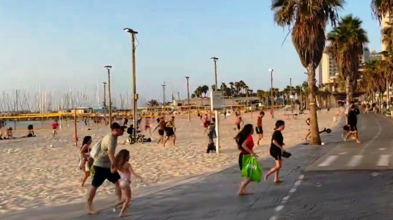 Σειρήνες ηχούν στο Τελ Αβίβ και σε 180 περιοχές του κεντρικού Ισραήλ - «Δεχόμαστε μπαράζ ρουκετών από τον Λίβανο» λέει ο IDF