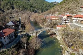Άναψαν οι σόμπες στα ορεινά της Ηπείρου - Κάτω από το μηδέν η θερμοκρασία στη Βοβούσα