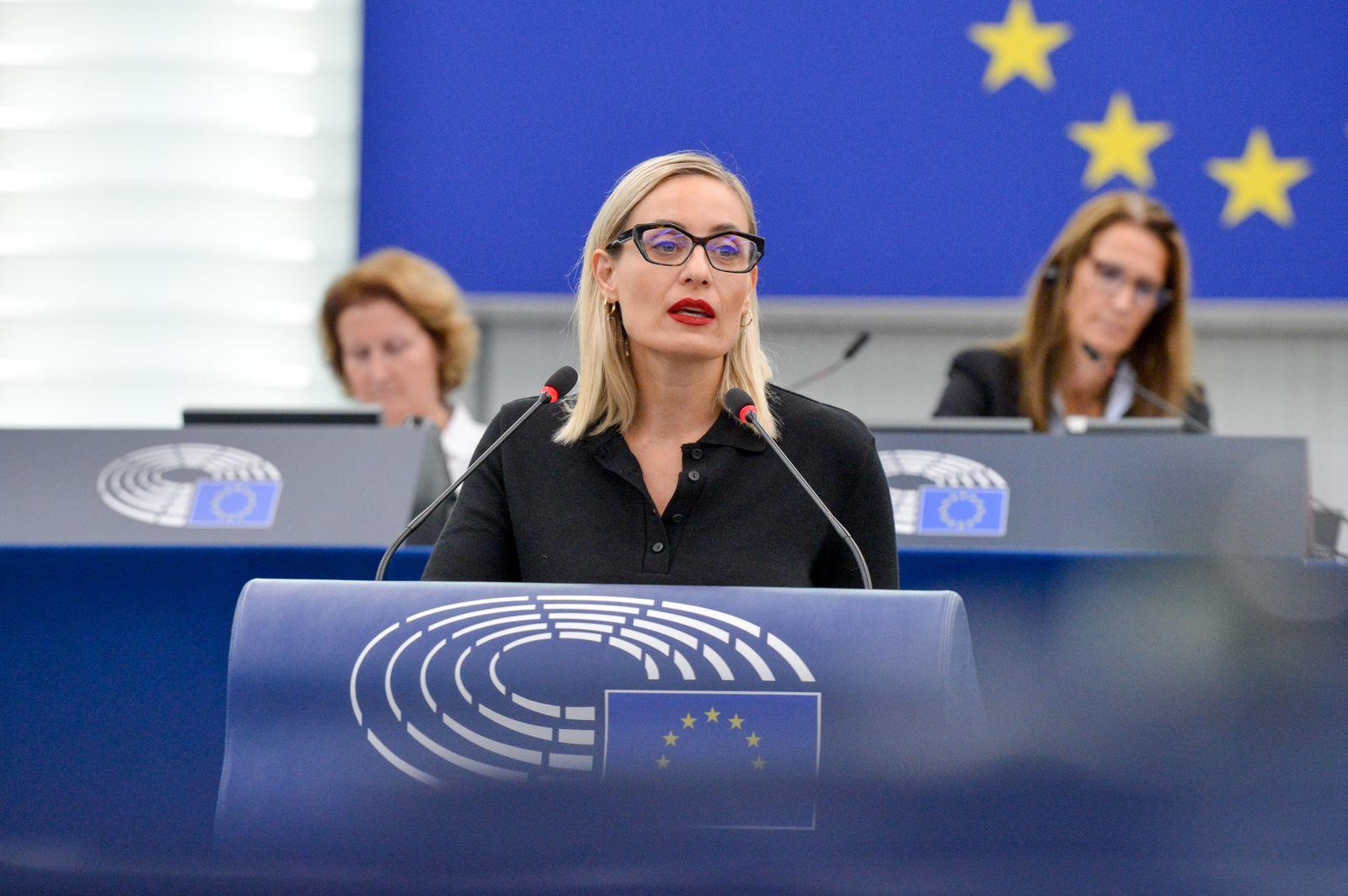 Ερώτηση της Ελεονώρας Μελέτη για την ανάγκη ελέγχου της πρόσβασης των παιδιών στο διαδίκτυο