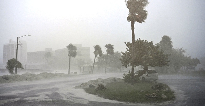 Φλόριντα ώρα μηδέν: Ο τυφώνας «Μίλτον» βρίσκεται μια ανάσα από τις ακτές - Δραματικές προειδοποιήσεις για εκκένωση - LIVE ΕΙΚΟΝΑ