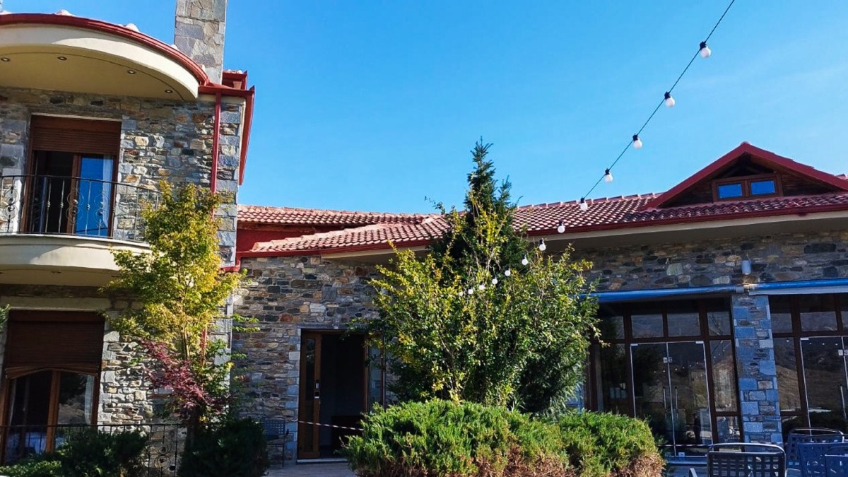 Φλώρινα: «Βλέπαμε τον θάνατο να έρχεται» - Ελεύθερος χωρίς περιοριστικούς όρους ο ιδιοκτήτης του ξενοδοχείου όπου δηλητηριάστηκαν ένοικοι