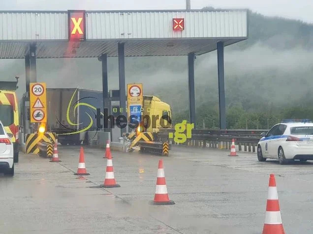 Ιωάννινα: Φορτηγό έπεσε στα διόδια της Εγνατίας