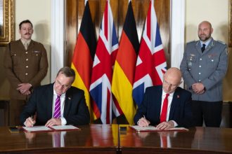 Αμυντική συμφωνία ορόσημο μεταξύ Ηνωμένου Βασιλείου και Γερμανίας
