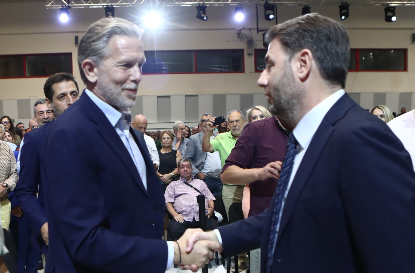 ΠΑΣΟΚ: Ολοκληρώθηκε η συνάντηση του Γερουλάνου με τον Ανδρουλάκη στη Βουλή