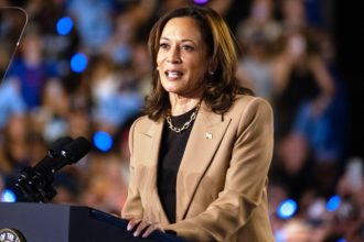 Η Καμάλα Χάρις θα δημοσιοποιήσει τον ιατρικό της φάκελο και θα εγείρει ερωτήματα για τον Τραμπ