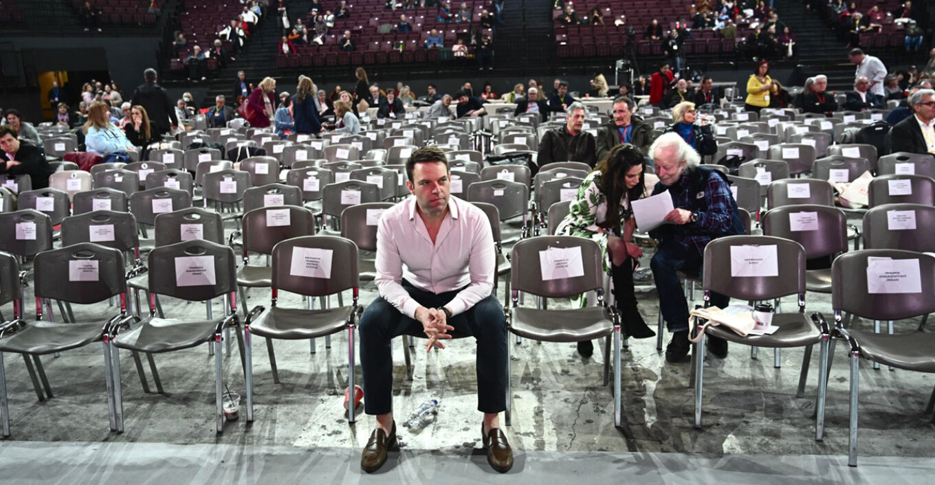 ΣΥΡΙΖΑ: «Εκρηκτικό» το κλίμα στην Κεντρική Επιτροπή – Κατατέθηκε η υποψηφιότητα Κασσελάκη – Αποχώρησαν μέλη της ΚΕ καταγγέλλοντας τη διαδικασία