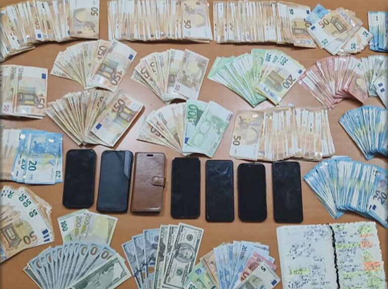 Κλιμάκιο της ΑΑΔΕ στην Κέρκυρα - Ερευνά την υπόθεση εκβιαστών όπου εμπλέκονται εφοριακοί