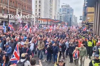 Βρετανία: Χιλιάδες διαδηλωτές στους δρόμους του Λονδίνου για το μεταναστευτικό