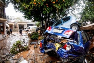 Ένοχοι τρεις από τους 8 κατηγορούμενους για τις φονικές πλημμύρες στη Μάνδρα - Ποινές φυλάκισης από 14 έως 18 μήνες