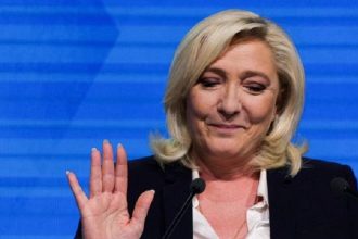 Μαρίν Λεπέν: Αρνείται τις κατηγορίες στη δίκη για την κατάχρηση κοινοτικών κονδυλίων