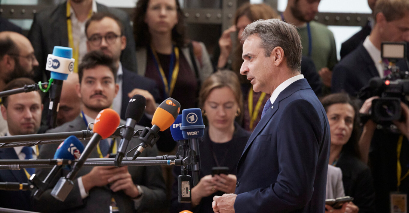 Μητσοτάκης στους Financial Times για τη συμφωνία Ιταλίας και Αλβανίας για τους μετανάστες: Να δούμε πρώτα αν θα αποδώσει
