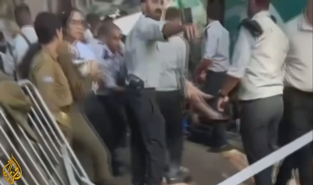 Φορτηγό έπεσε σε στάση λεωφορείου στο Τελ Αβίβ – Δεκάδες τραυματίες