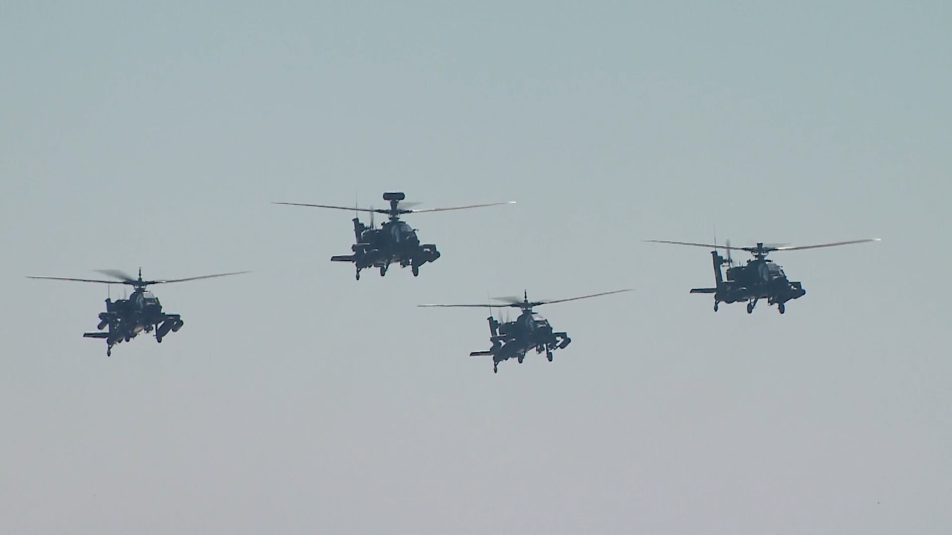 28η Οκτωβρίου: Η εντυπωσιακή διέλευση σχηματισμών Mirage, Phantom και Rafale στον ουρανό της Θεσσαλονίκης