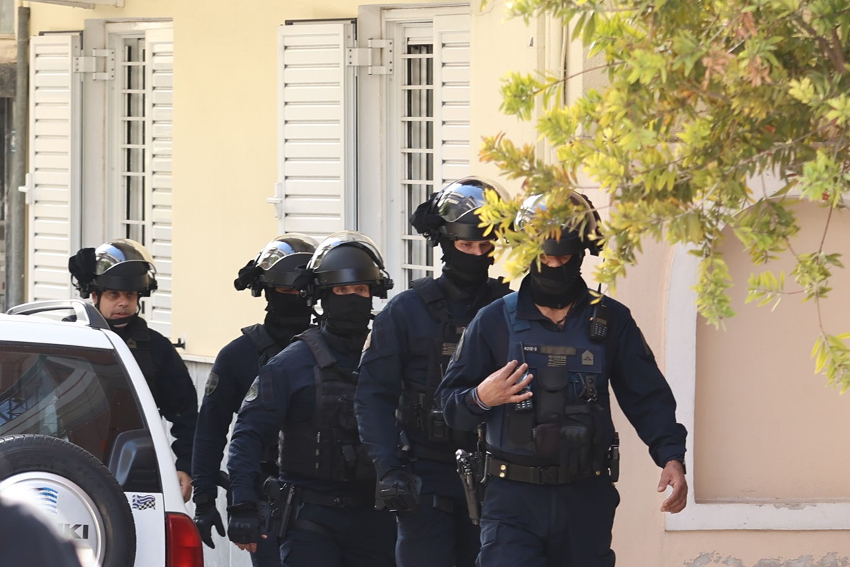 Περιστέρι: Έληξε το θρίλερ με τον ταμπουρωμένο νοσηλευτή στο σπίτι του ψυχιάτρου