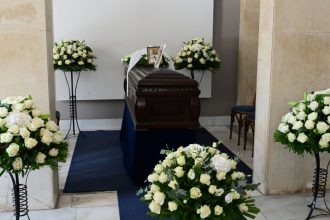 Μίμης Πλέσσας: Συγγενείς και φίλοι αποχαιρέτησαν τον μεγάλο μουσικοσυνθέτη - ΦΩΤΟ