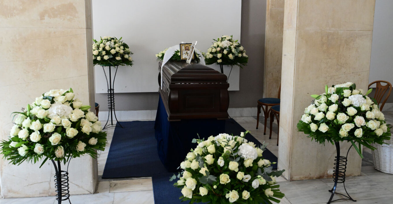 Μίμης Πλέσσας: Συγγενείς και φίλοι αποχαιρέτησαν τον μεγάλο μουσικοσυνθέτη - ΦΩΤΟ