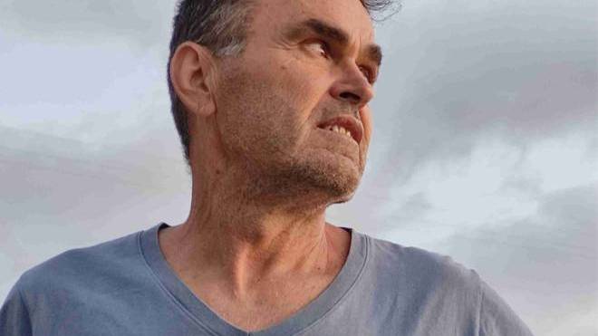 Ο Ξένος: Υποφωτισμένα μυστικά και απρόβλεπτα μυστήρια