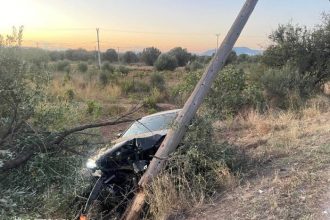 Τροχαίο ατύχημα για τον Ηλία Ψινάκη –Το αυτοκίνητο του προσέκρουσε σε κολόνα της ΔΕΗ