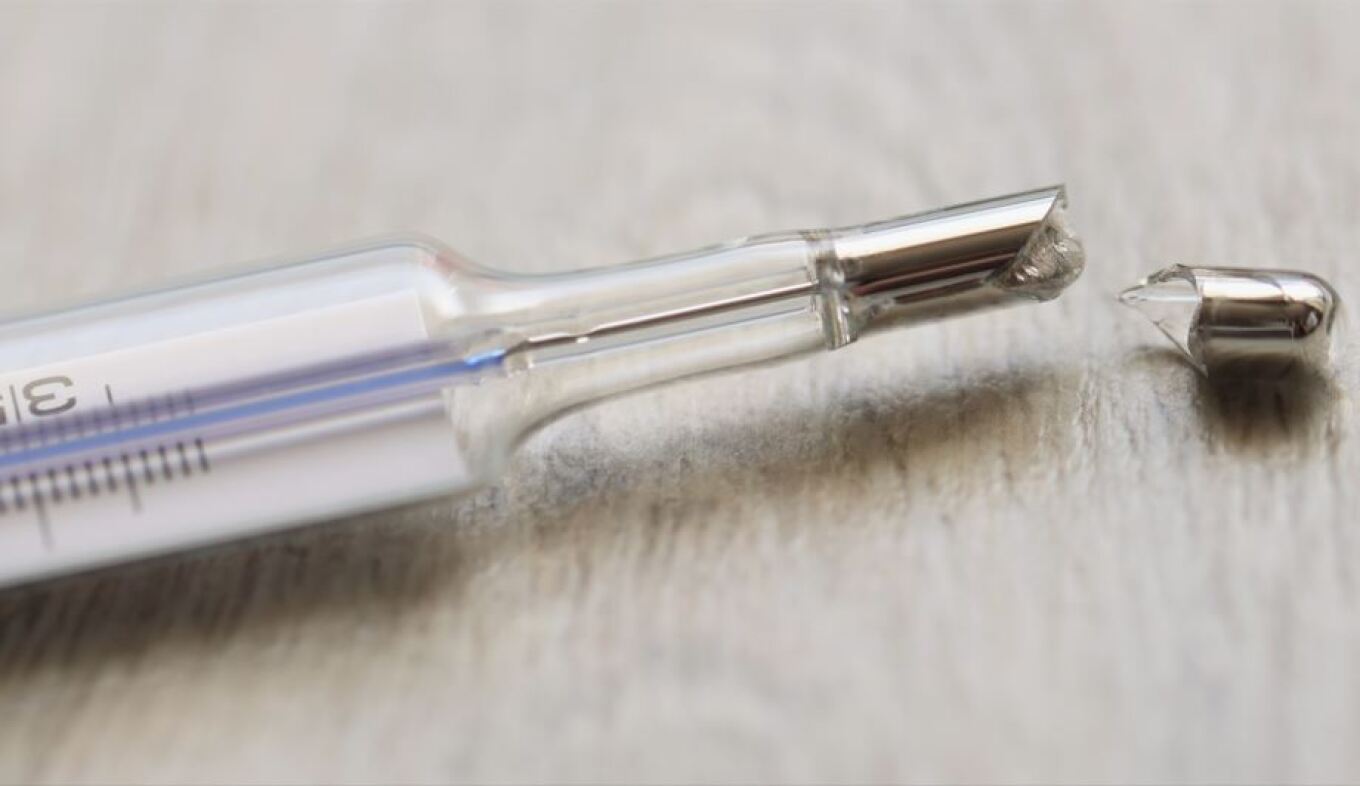 Με 23 θερμόμετρα και χούφτες Tavor η 50χρονη τον έστειλε στο θάνατο; Τι λέει η ίδια